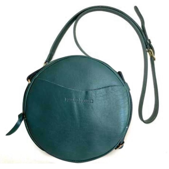 PORTLAND LEATHER • Peacock Circle Crossbody Saddle Bag - Picture 4 of 8